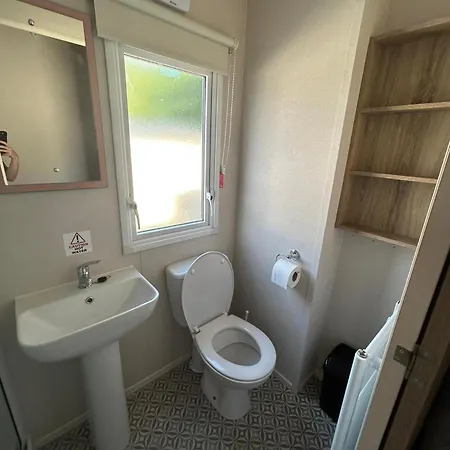 Caravansleeps4-beachfront-garden-patio Holiday home Newquay (Cornwall)