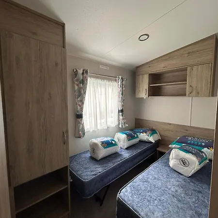 Holiday home Caravansleeps4-beachfront-garden-patio