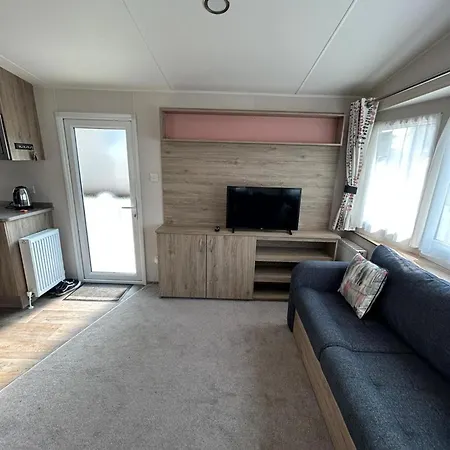 Holiday home Caravansleeps4-beachfront-garden-patio