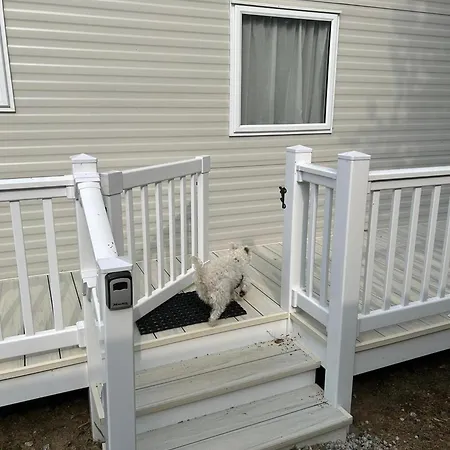 Caravansleeps4-beachfront-garden-patio Holiday home