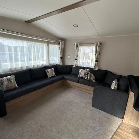 Caravansleeps4-beachfront-garden-patio